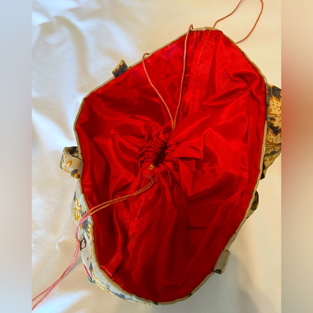 Floral Patterned, Knitting Tote Bag with Red Drawstring and vinyl bottom Vintage - Picture 6 of 7